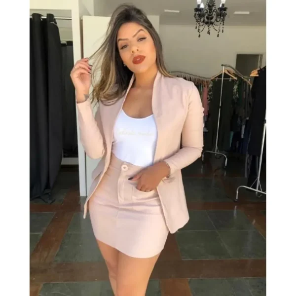 Conjunto blazer e saia alfaiataria